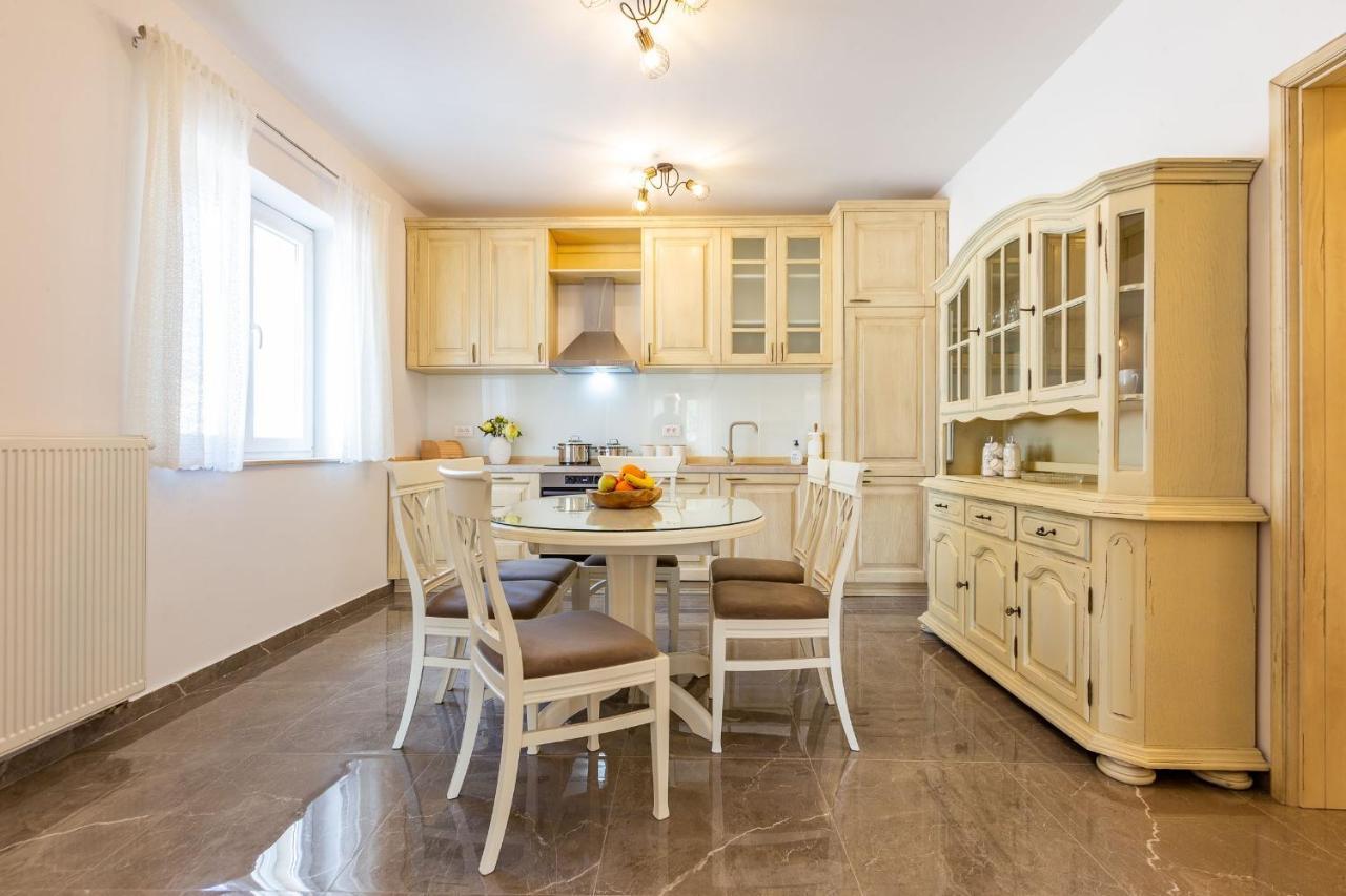 זאדאר Mp Luxury Holiday Home With Swimming Pool מראה חיצוני תמונה